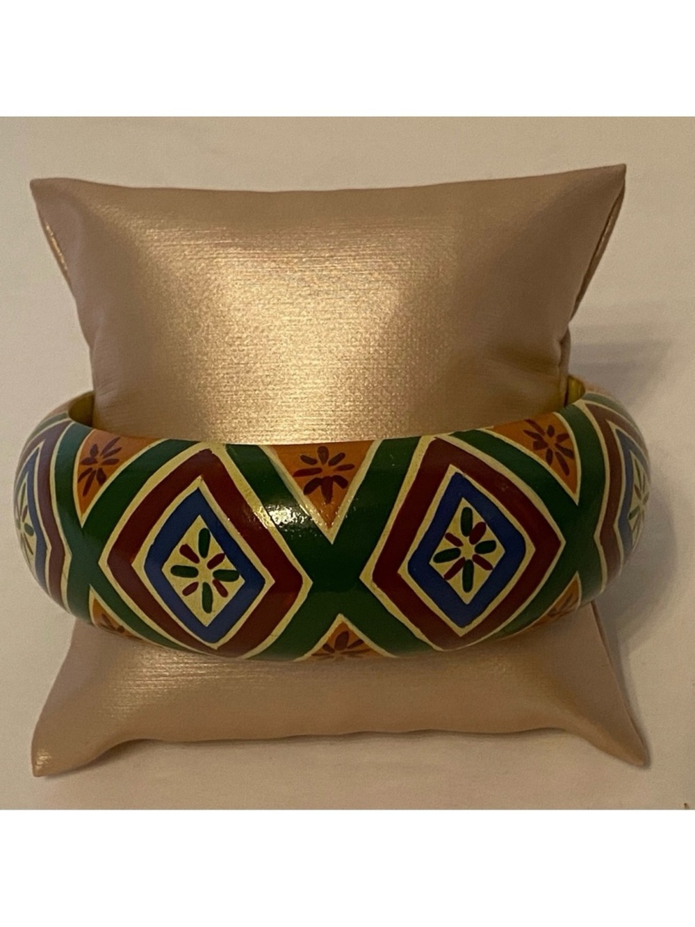 METROPOLITAN MUSEUM OF ART MMA BRACELET BANGLE MULTI COLOR PAINTED YELLOW GREEN